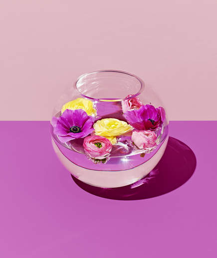 گل و گلدان و نایلون حبابدار