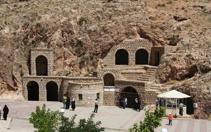 زنجان و غار کتله خور