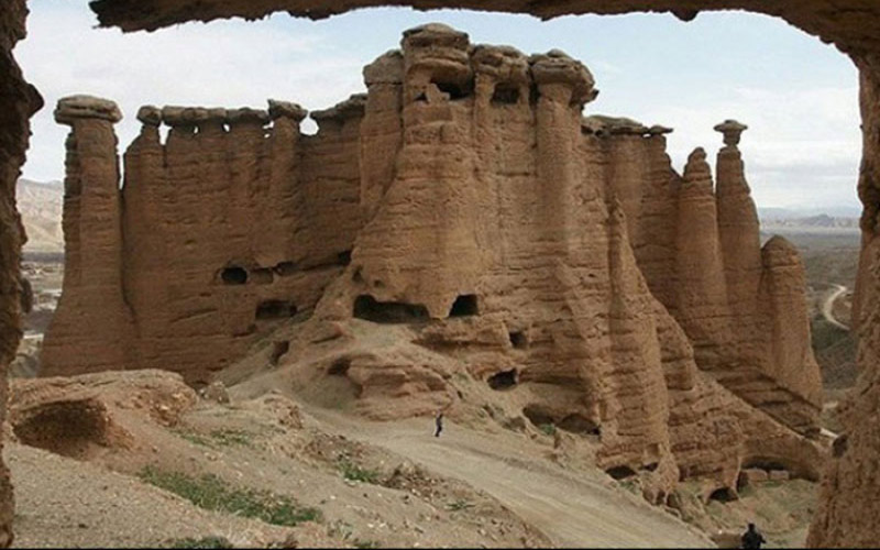 زنجان و قلعه بهستان