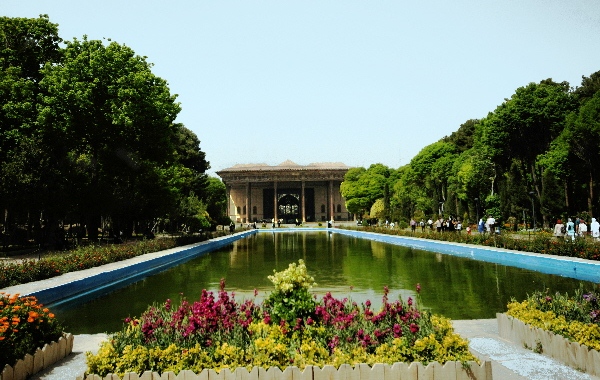 باغ‌های ایرانی و باغ چهلستون اصفهان