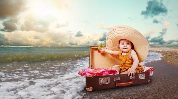 چمدان و سفر و نوزاد