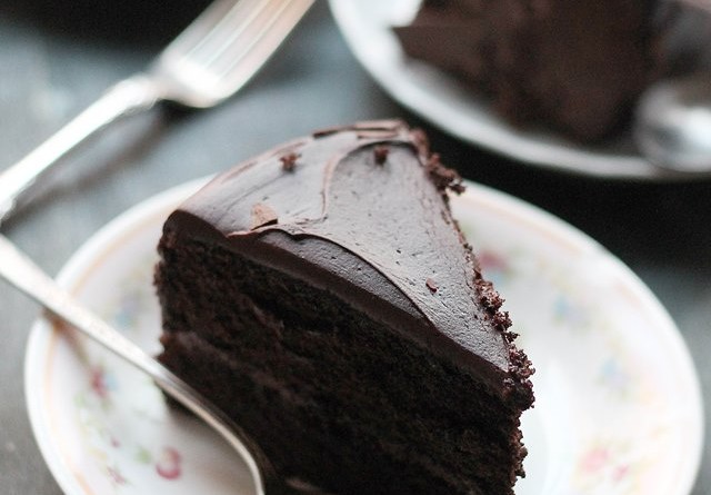 کیک سیاه شکلاتی
