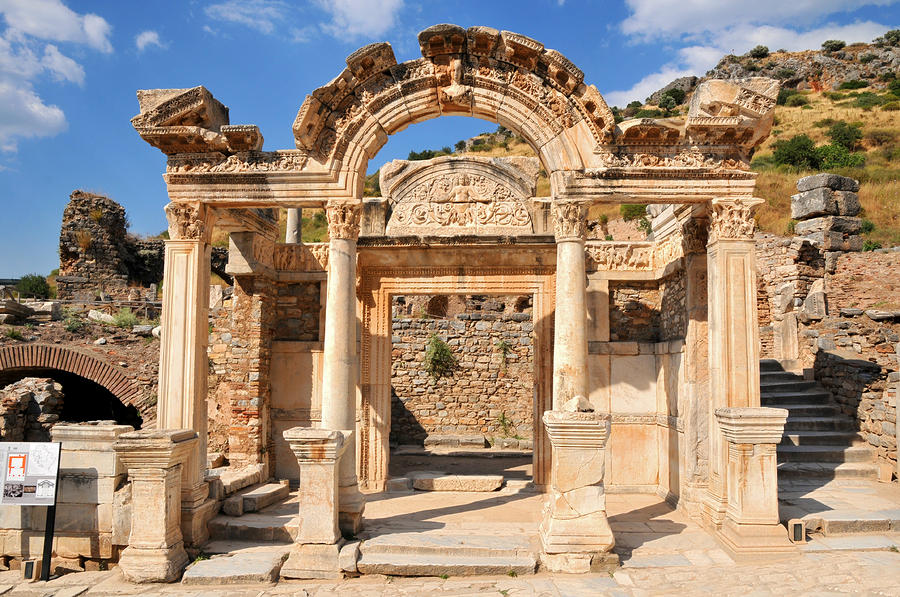 معبد هادریان در ترکیه