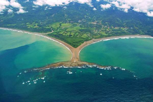 تپه نهنگی Playa Uvita در کوستاریکا
