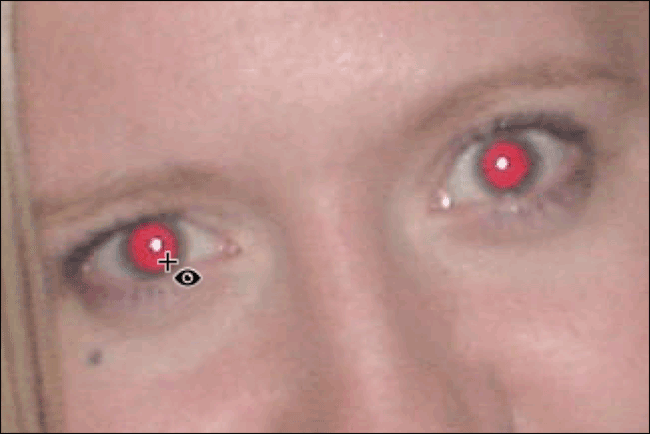 نشانگر موس روی قرمزی چشم