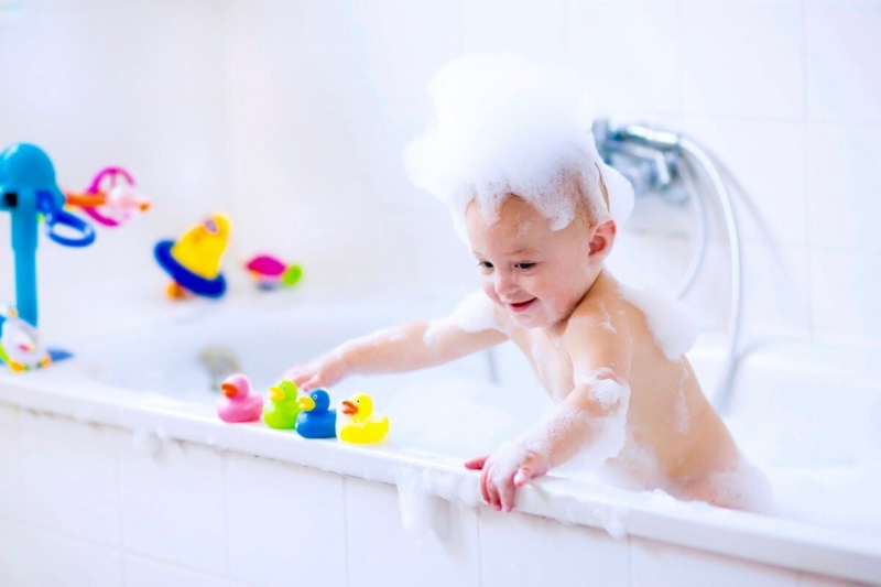 حفظ امنیت کودک در حمام و دمای آب حمام