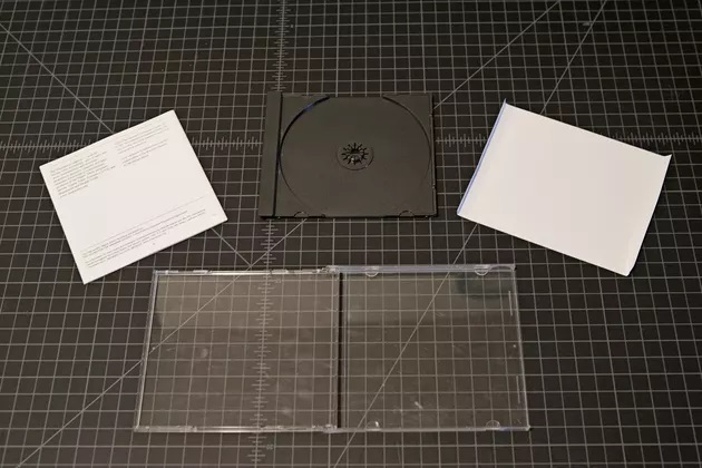 جدا کردن قسمتهای داخل قاب سی دی
